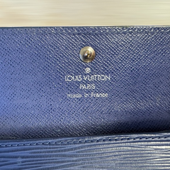 48 hour Sale Louis Vuitton Epi Wallet - Picture 8 of 10